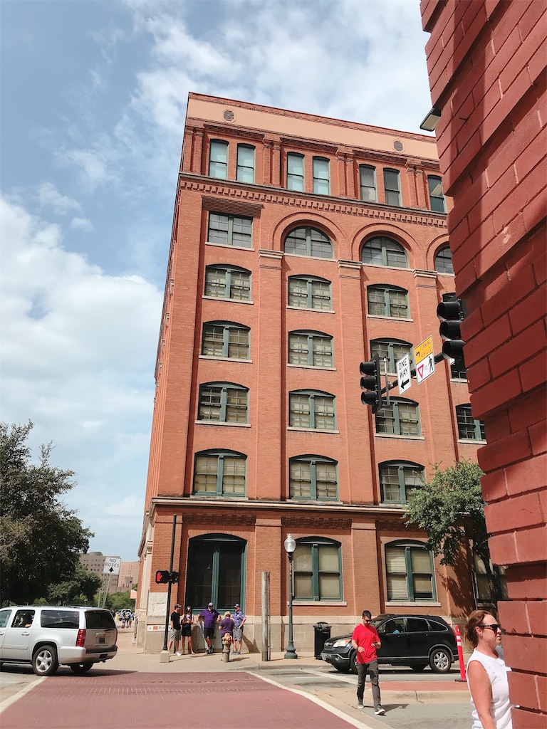 【ダラスの公共交通機関を使ってダウンタウンをぶらり】路面電車はちょっと怖い☆バスは大丈夫そう？！ ぴんくのねずみの森